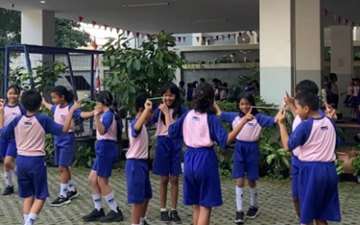 SD STRADA SANTO PETRUS MERIAHKAN HUT RI KE-80 DENGAN LOMBA SERU UNTUK SISWA KELAS 1 HINGGA 6