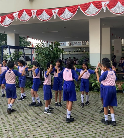 SD STRADA SANTO PETRUS MERIAHKAN HUT RI KE-80 DENGAN LOMBA SERU UNTUK SISWA KELAS 1 HINGGA 6