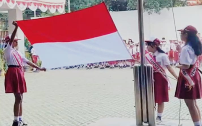 SD STRADA SANTO PETRUS GELAR UPACARA HUT KE-80 RI DI KOMPLEKS STRADA GADANG